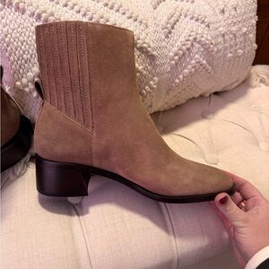 NWT Dolce Vita Tan Suede Ankle Boots